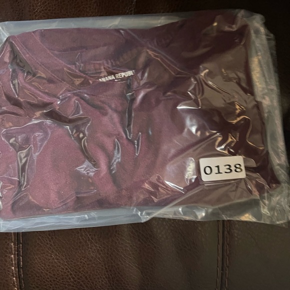 Banana Republic Factory Solid Maroon Soft T-Shirt - Medium - Picture 2 of 4